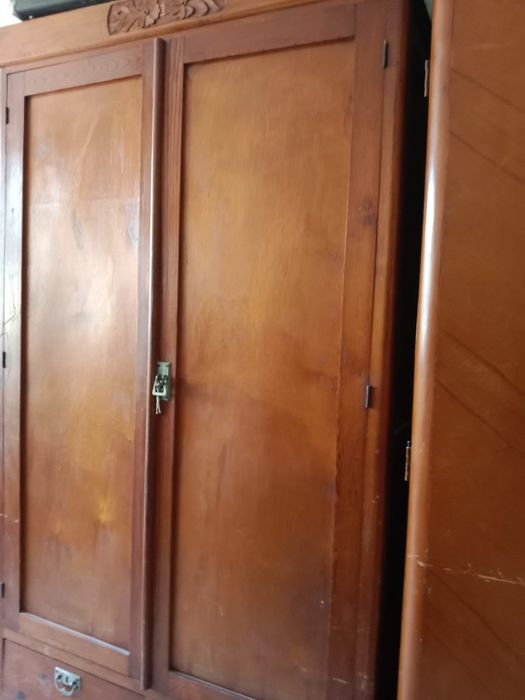 Шкаф старинный