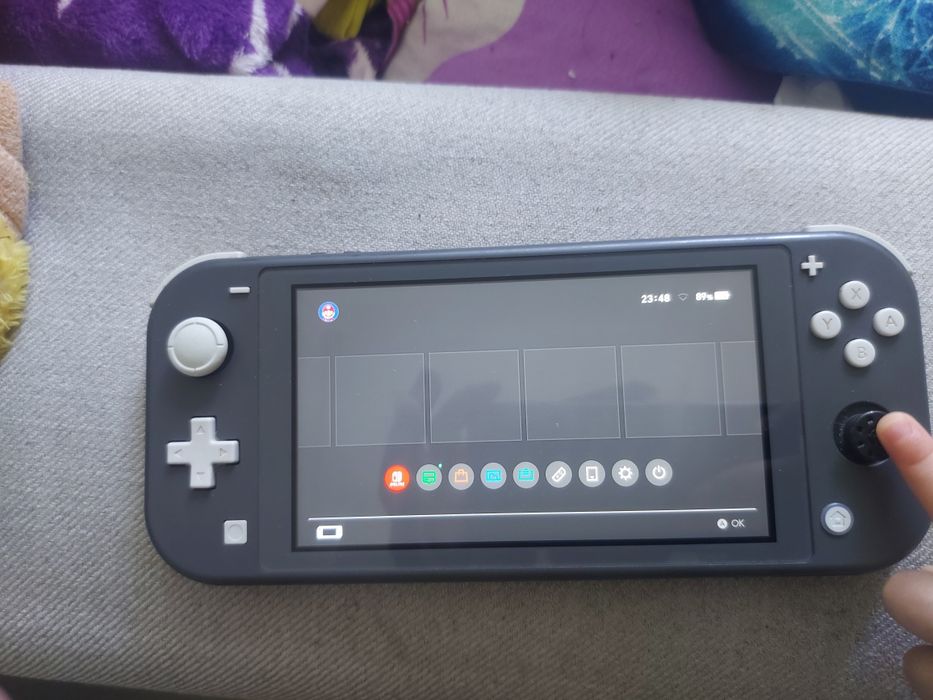 Vand Nintendo Switch lite în cutie !