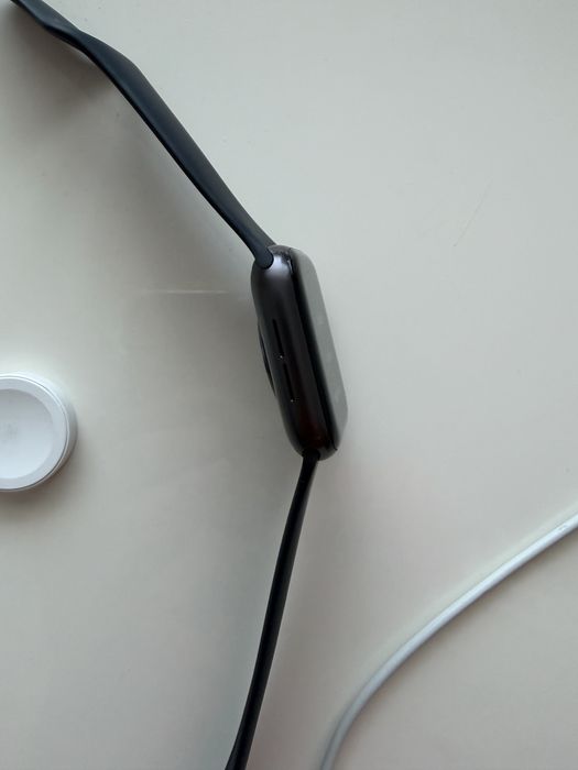 Apple Watch SE 44mm + 2 допълнителни каишки