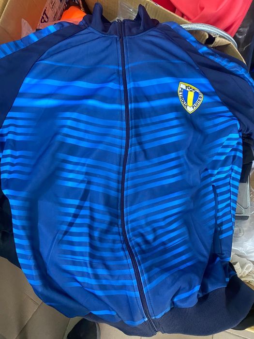 Vînd treninguri bărbătești