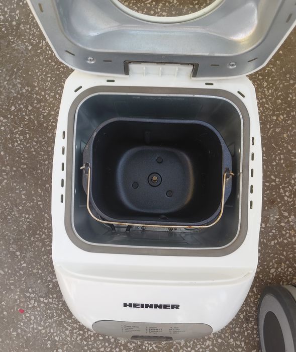 Mașină de pâine Heinner BreadExpress 950 (BM-950)