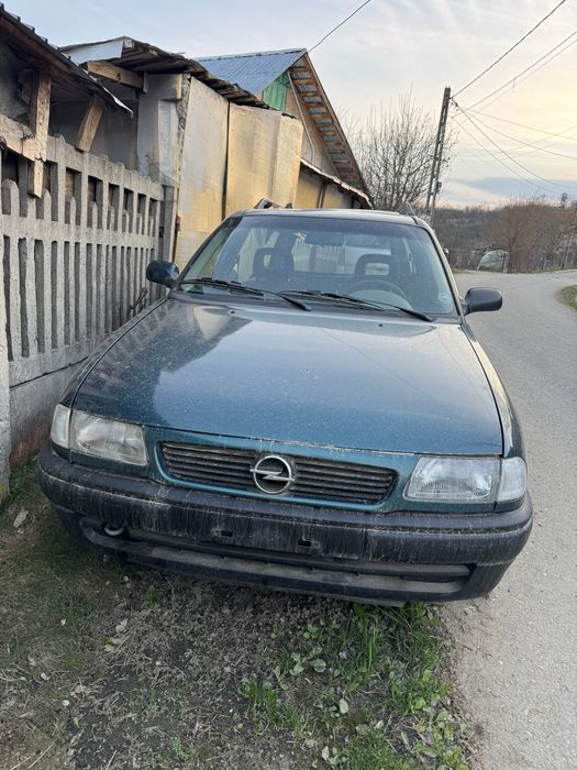 Opel Astra F Caravan 1.4 benzina avariat
