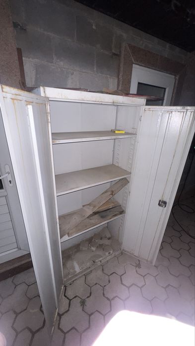 Шкаф металический
