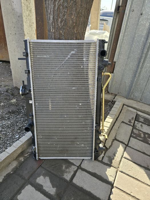 Радиатор от Тойота карина Е