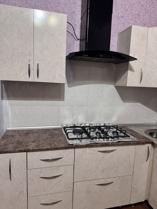 Срочно продаётся кухонный гарнитур. Цена договорная