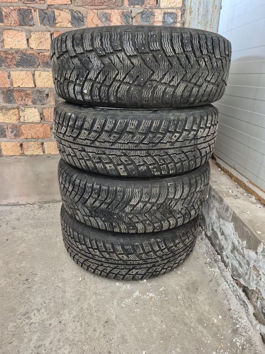 Продам б/у резина  на KIA SORENTO