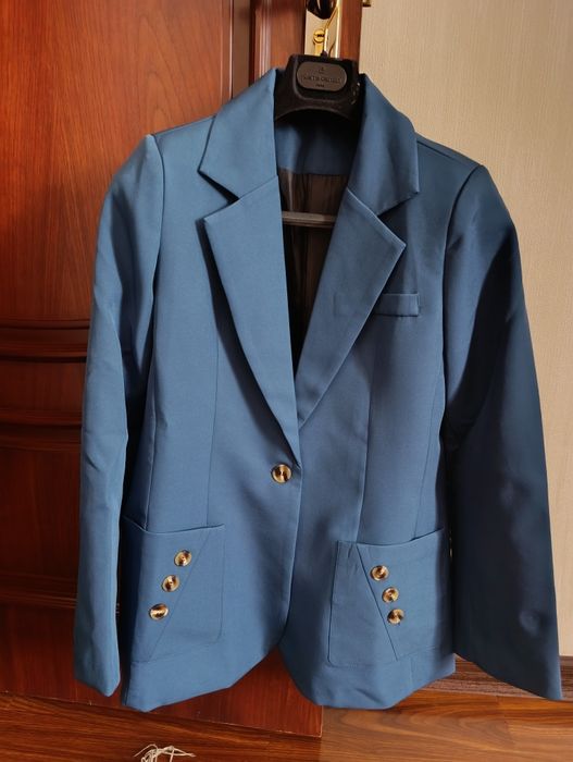 Продаются новые женские пиджаки