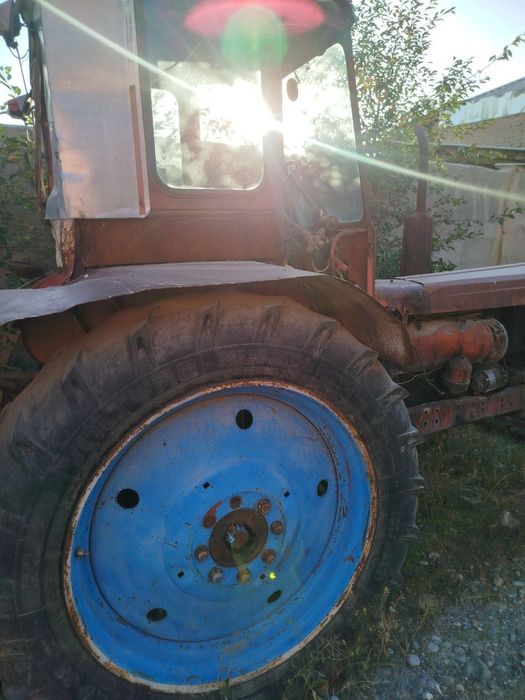 Traktor sotiladi