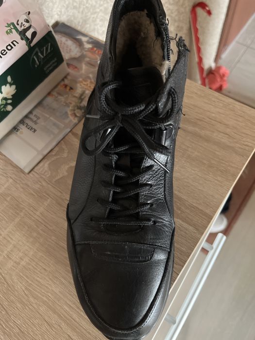 Продам кроссовки мужские