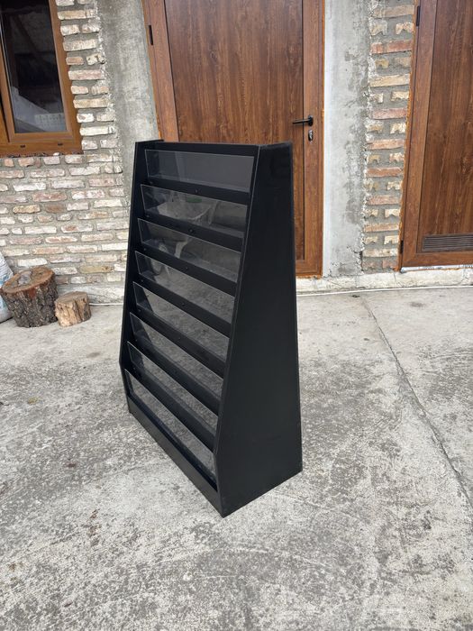 Черен стелаж