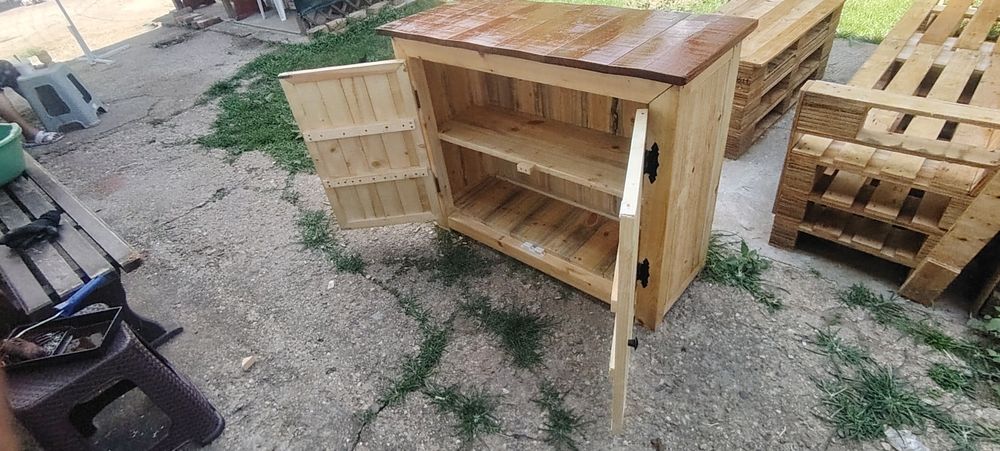 Изработвам дървени шкафове по поръчка – масив, ръчна изработка