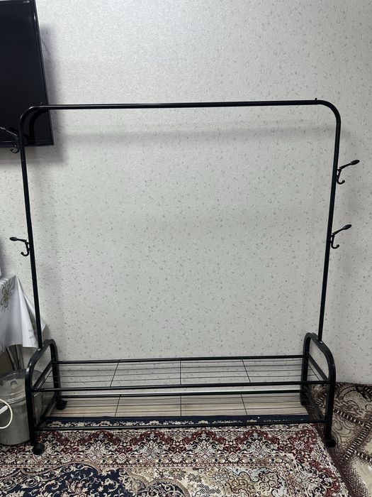 Продам вешалку для одежды