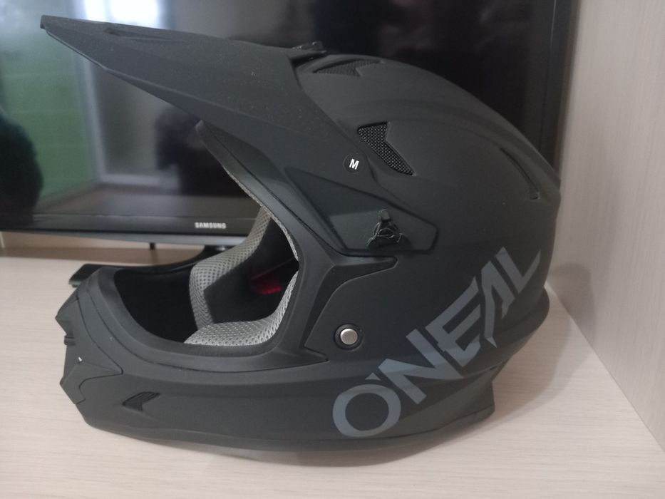 Trotinetă electrică și cască