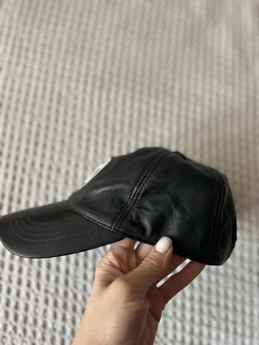 Шапка с козирка BMV /естествена кожа/