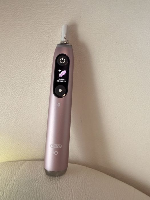 Periuta Oral B io9 Pink