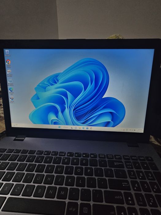 ASUS VivoBook 15