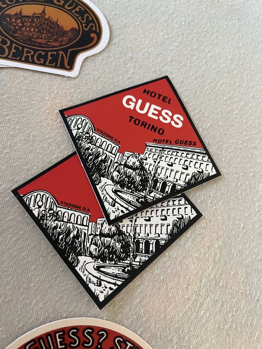 Stikere Guess-valiza, caiete, laptop etc