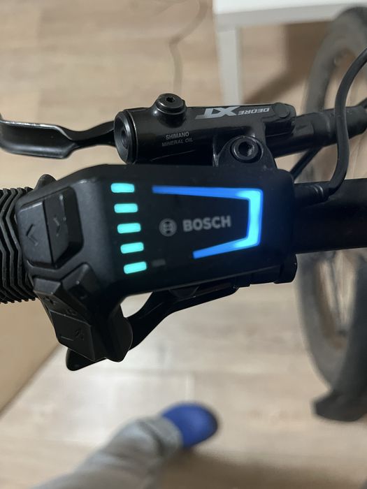 Bicicleta Cube cu motor Bosch Cx line smart