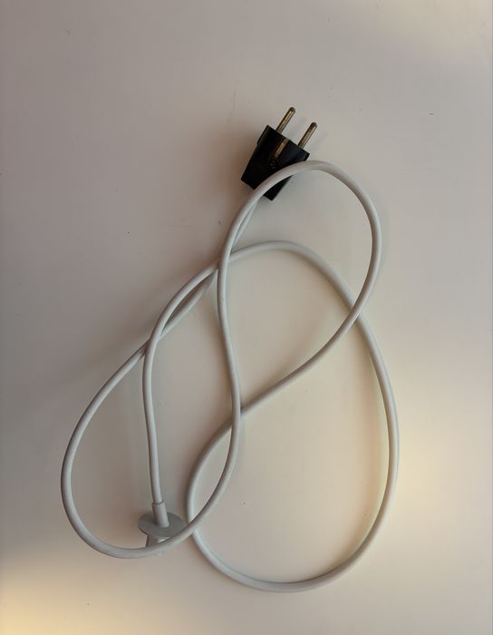 iMac компютър с мишка и клавиатура на около 10 години