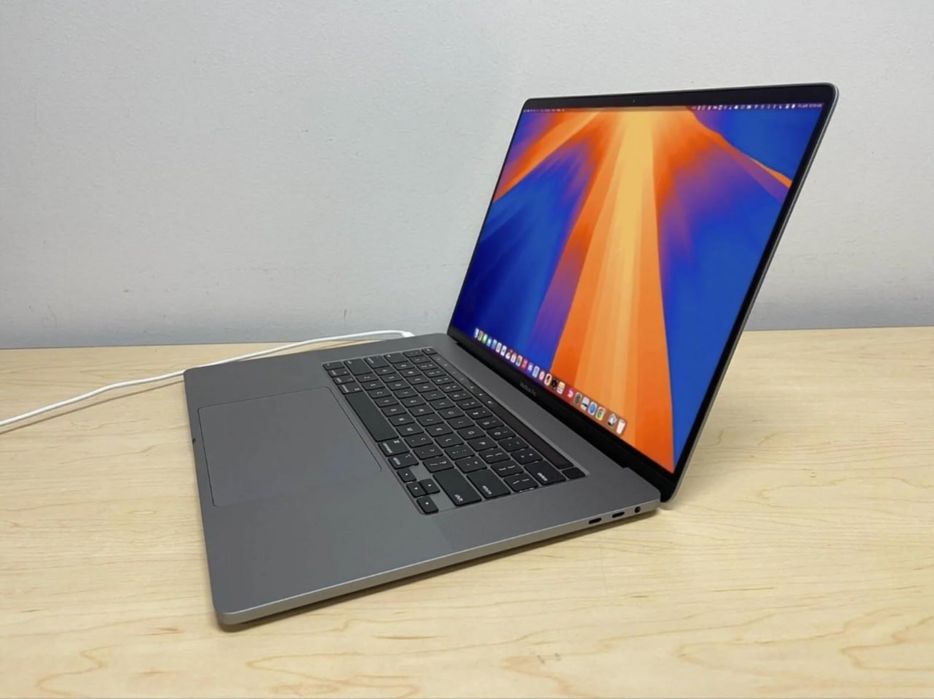 MacBook Pro 16 retina / i7 / 512 GB