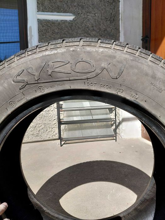 215/65/17 Четири броя зимни гуми Syron