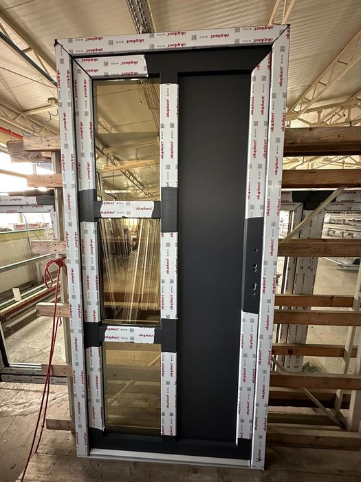 Usa  intrare PVC tripan , noua , nefolosita