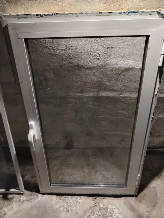 Алуминиев прозорец с каса и комарник 75см на 120см