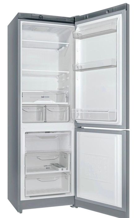 Холодильник Индезит.