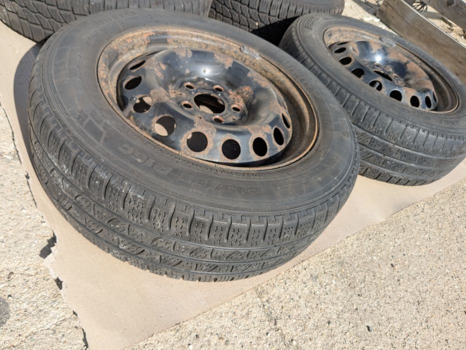 2 Jante R16C Mercedes si Pirelli 205 65 R16C (cauciucuri de iarna)
