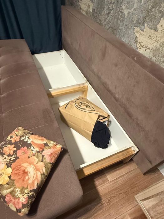 Срочно пролам диван