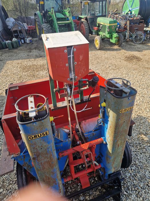 vand masina de plantat cartofi grusse