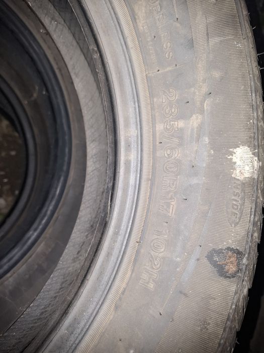 Продам зимние шины на 235,60,17