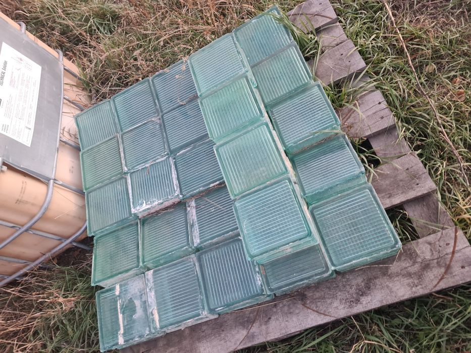Продам стеклоблоки производства СССР.