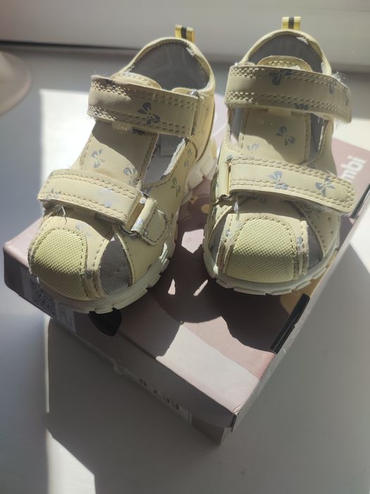 Сандали на девочку