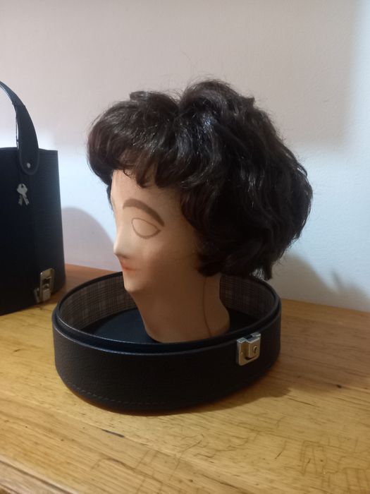 Peruca dama + cutie pt. depizitare