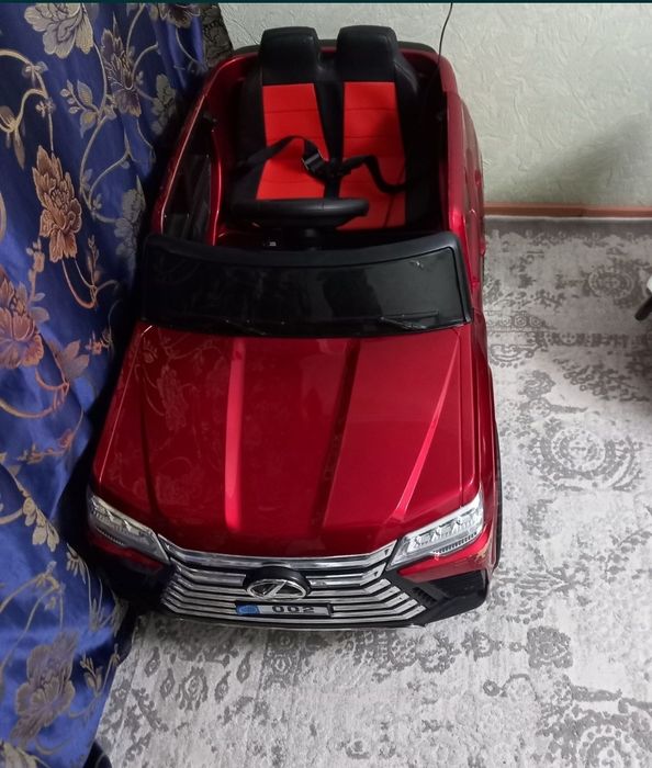 Детская машина с пультом.