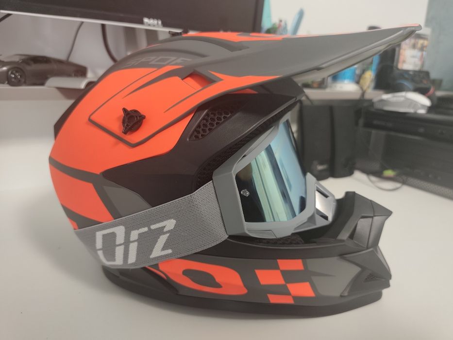 Vând cască Enduro
