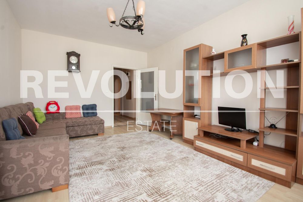 Дава се под наем Тристаен апартамент в София, Бъкстон - 80 кв.м за 700 € - Снимка #1