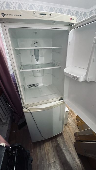 Холодильник,газ плита сатылады