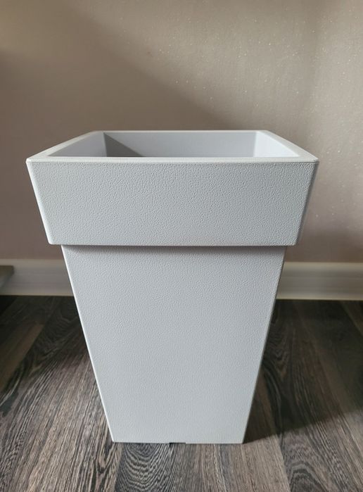 Продам горшки коричневые большие