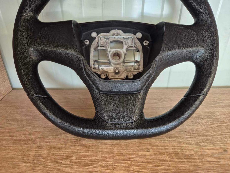 Продавам много запазен волан за Peugeot Expert Citroen Dispatch Toyota Proace 2016 - 2024