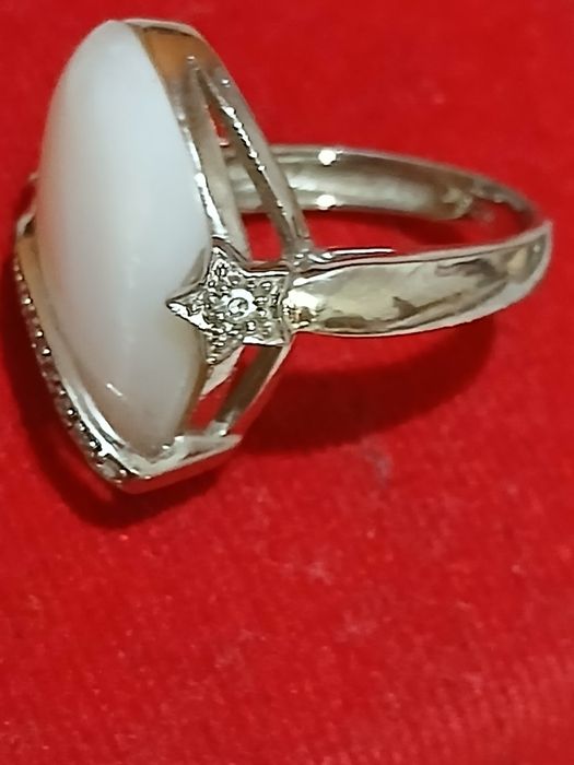 Серебренное кольцо  4 грамм