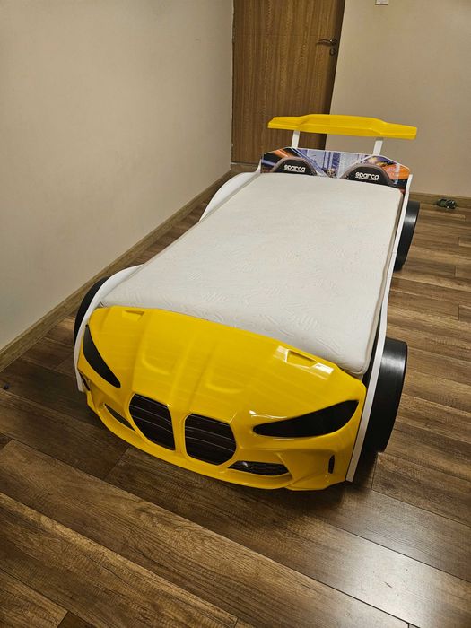 Детско легло кола жълто