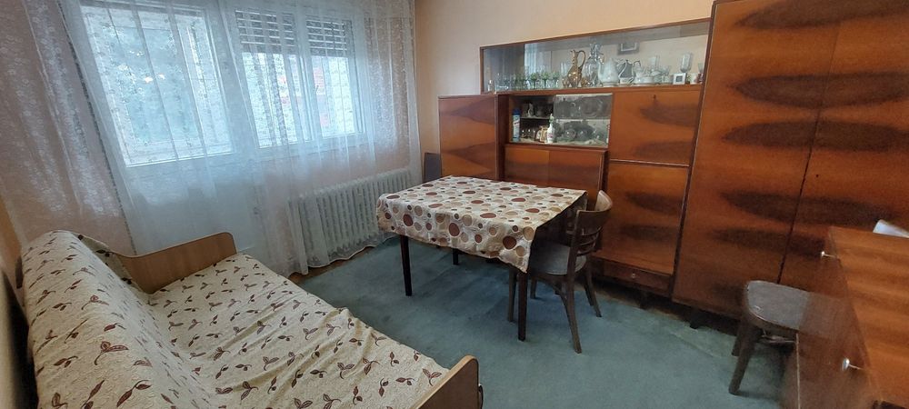 Închiriez apartament cu 3 camere