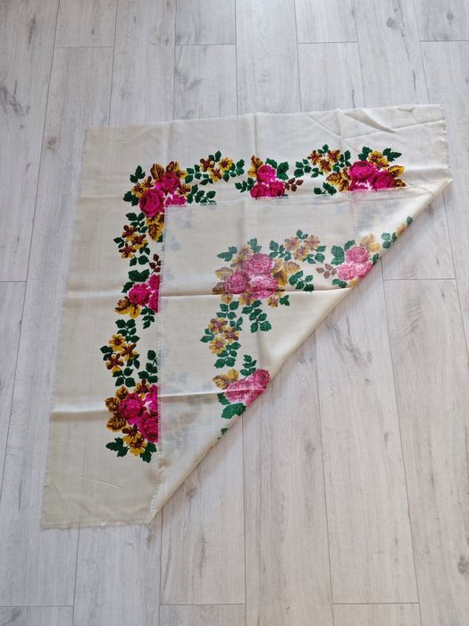 Basma din lână cu flori