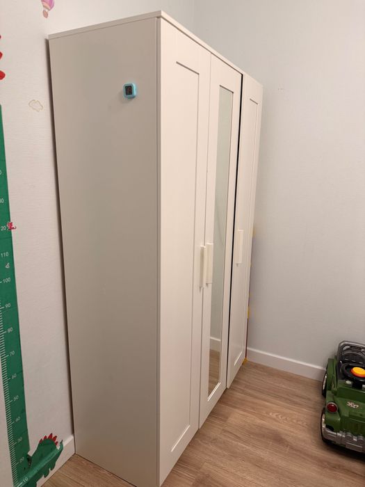 Подам шкаф Икеа Бримнес