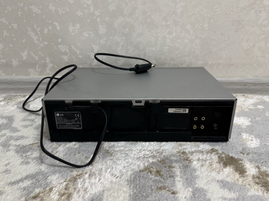 Видеомагнитофон LG L326 VHS