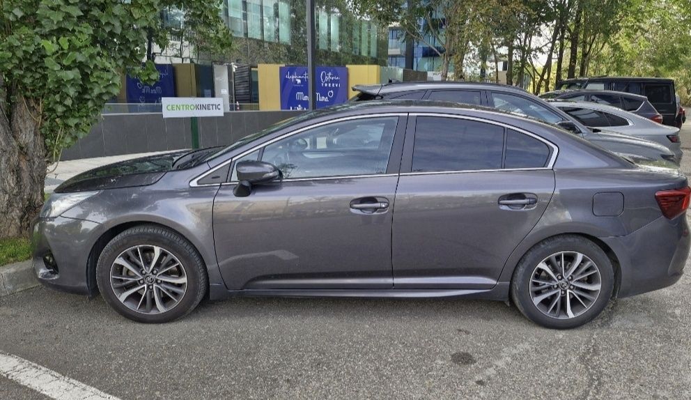 Vând Toyota Avensys