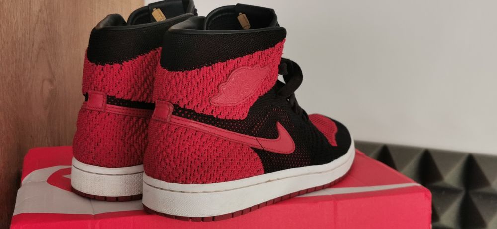 Nike Air Jordan 1 Retro High Flyknit Bred номер 40