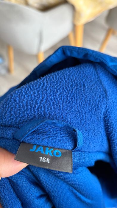 Продавам зимно яке размер 164